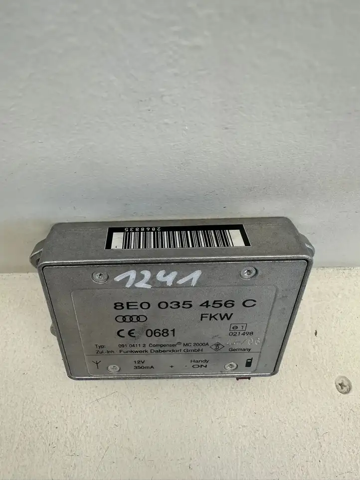 Audi A6 S6 C6 4F (2004 - 2008) 8E0035456C Усилитель антенны — фото 6