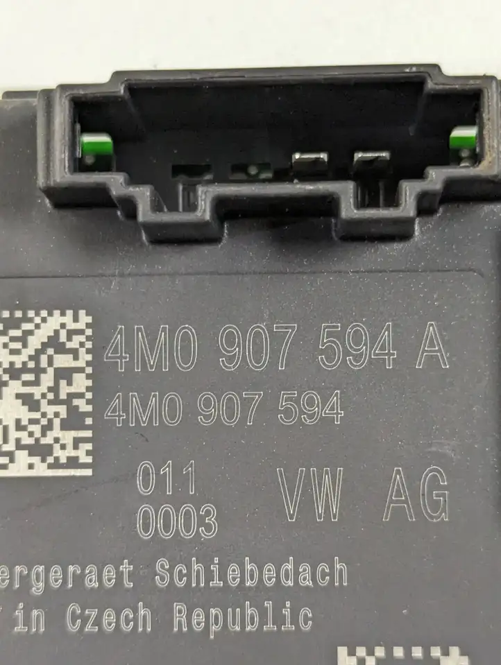 Audi A4 S4 B9 (2015 - 2019) 4M0907594A Блок управления люком — фото 3