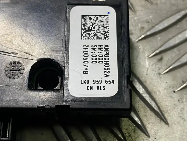 Volkswagen Touran I (2003 - 2010) ANP80H062A Датчик угла поворота руля — фото 4