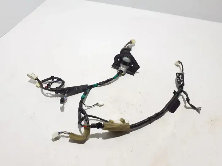 Toyota Land Cruiser (J120) (2002 - 2009) 8215160520 Прочая электропроводка — фото 2