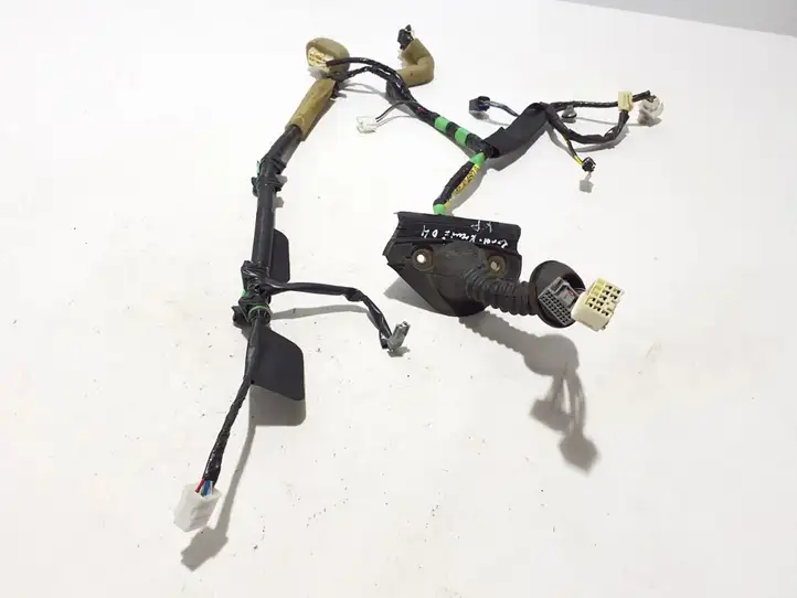 Toyota Land Cruiser (J120) (2002 - 2009) 8215260460 Прочая электропроводка — фото 1