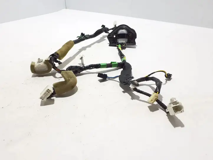 Toyota Land Cruiser (J120) (2002 - 2009) 8215260460 Прочая электропроводка — фото 2