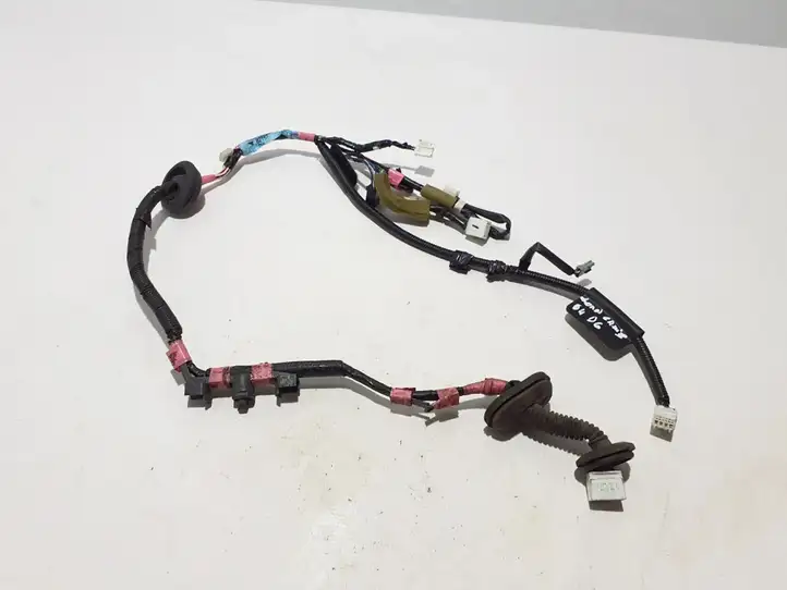 Toyota Land Cruiser (J120) (2002 - 2009) 8215360190 Прочая электропроводка — фото 1