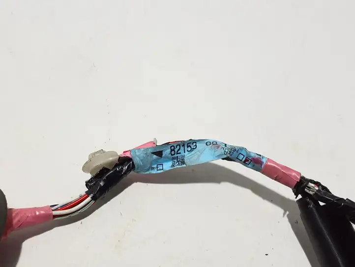 Toyota Land Cruiser (J120) (2002 - 2009) 8215360190 Прочая электропроводка — фото 3