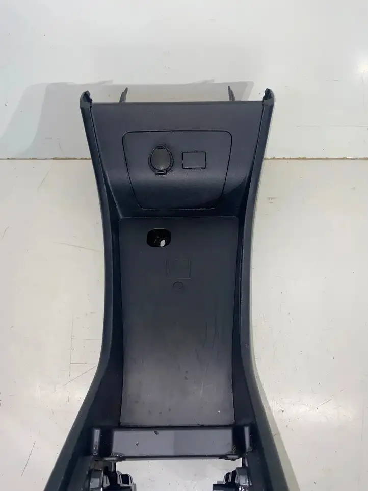 Toyota Prius (XW30) (2009 - 2015) 5881047010 Прочие детали салона — фото 4
