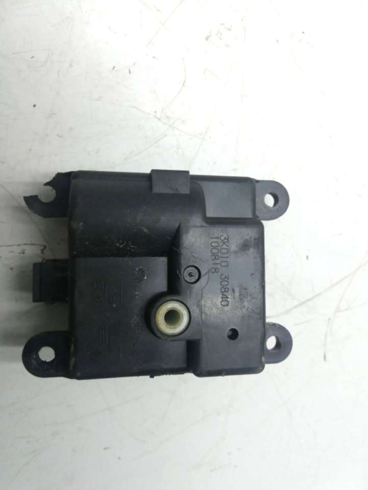 3K01030840 Nissan Qashqai Oro sklendės varikliukas