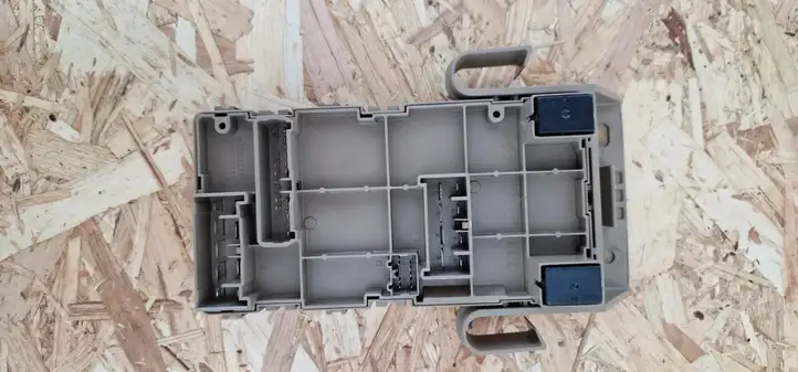 Subaru Outback (2009 - 2014) 82201AJ000 Блок предохранителей — фото 3