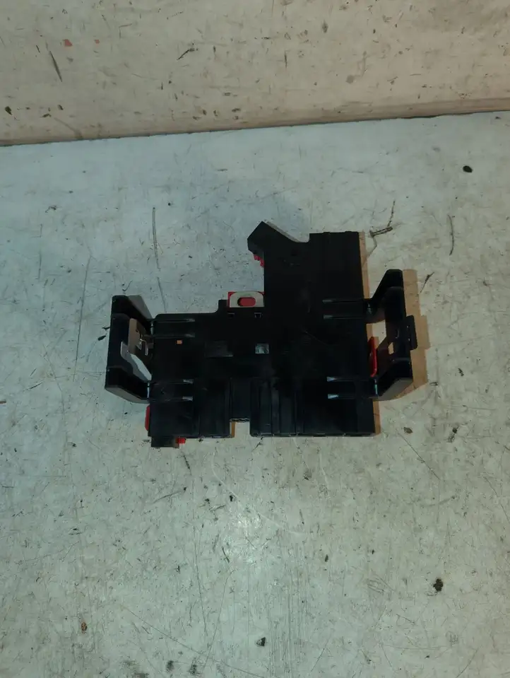 BMW 5 F10 F11 (2009 - 2016) 9240490 Клеммный узел плюсовых проводов — фото 4
