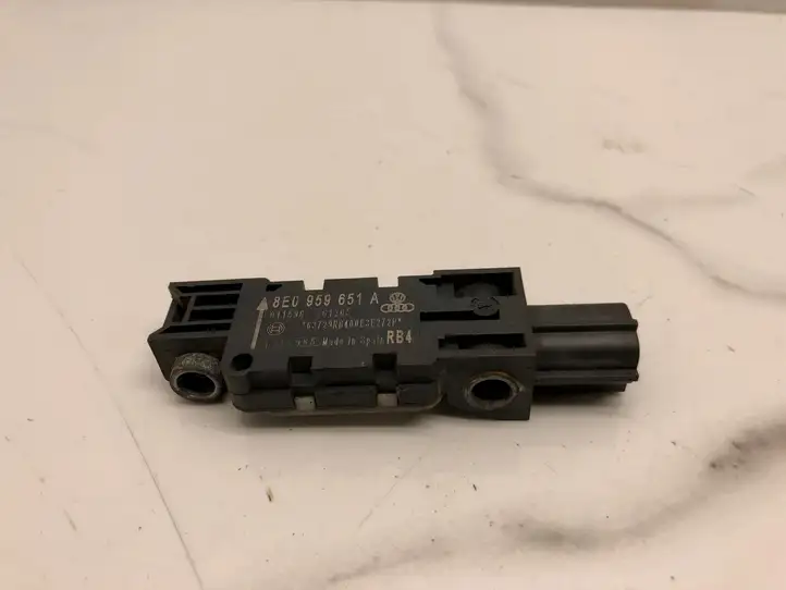 Audi A4 (2004 - 2009)  8E0959651A Датчик удара надувных подушек