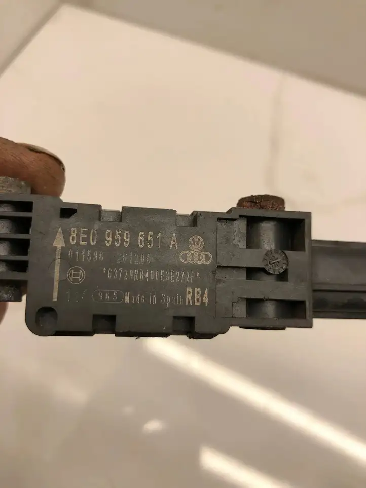 Audi A4 (2004 - 2009)  8E0959651A Датчик удара надувных подушек