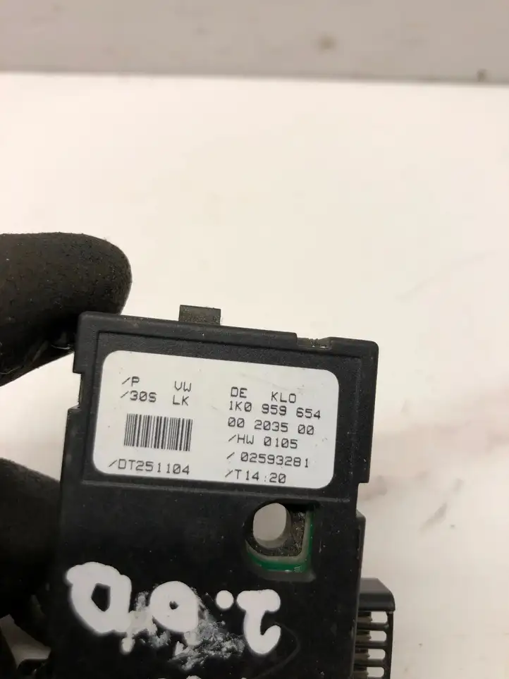 Audi A3/S3 8P (2004 - 2008) 1K0959654 Датчик угла поворота руля — фото 4