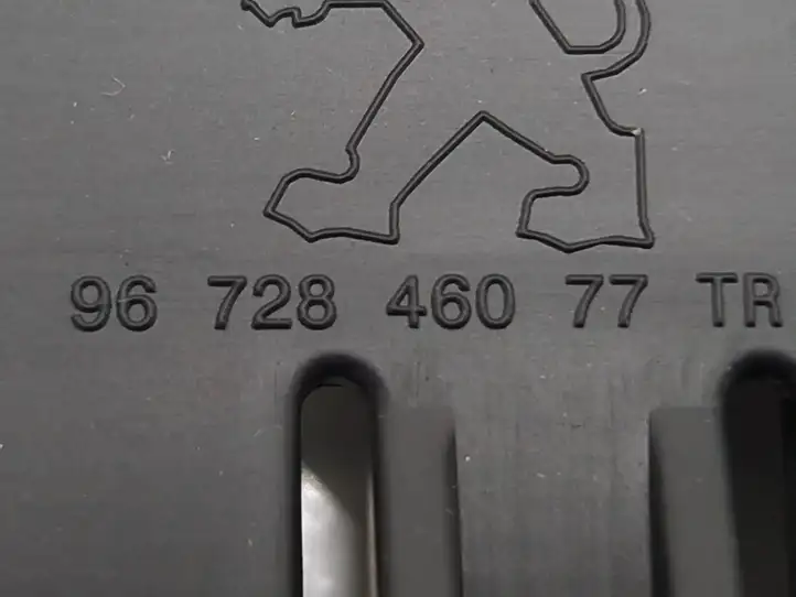 Peugeot 208 (2012 - 2015) 9672846077 Прочие детали салона — фото 8