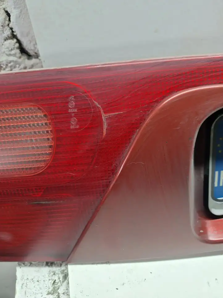 Seat Alhambra (Mk1) (2000 - 2010) Центральный задний фонарь (бленда) — фото 3