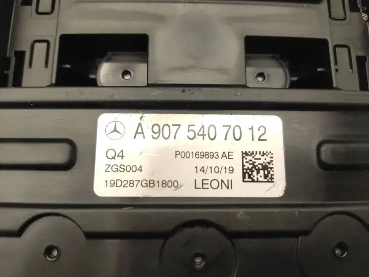 Mercedes-Benz Sprinter W907 W910 (2018 - ) A9075407012 Блок предохранителей — фото 6
