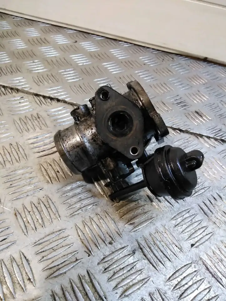 Volkswagen Bora (1998 - 2005) 038131501E Клапан EGR — фото 5