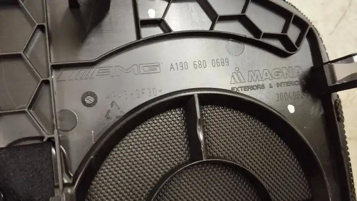 Mercedes-Benz AMG GT 4 x290 w290 (2018 - ) A1906800689 Накладка центрального динамика — фото 6