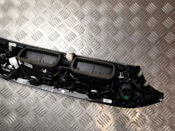 BMW 3 F30 F35 F31 (2012 - 2018) 9329515 Центральный воздушный дефлектор — фото 2