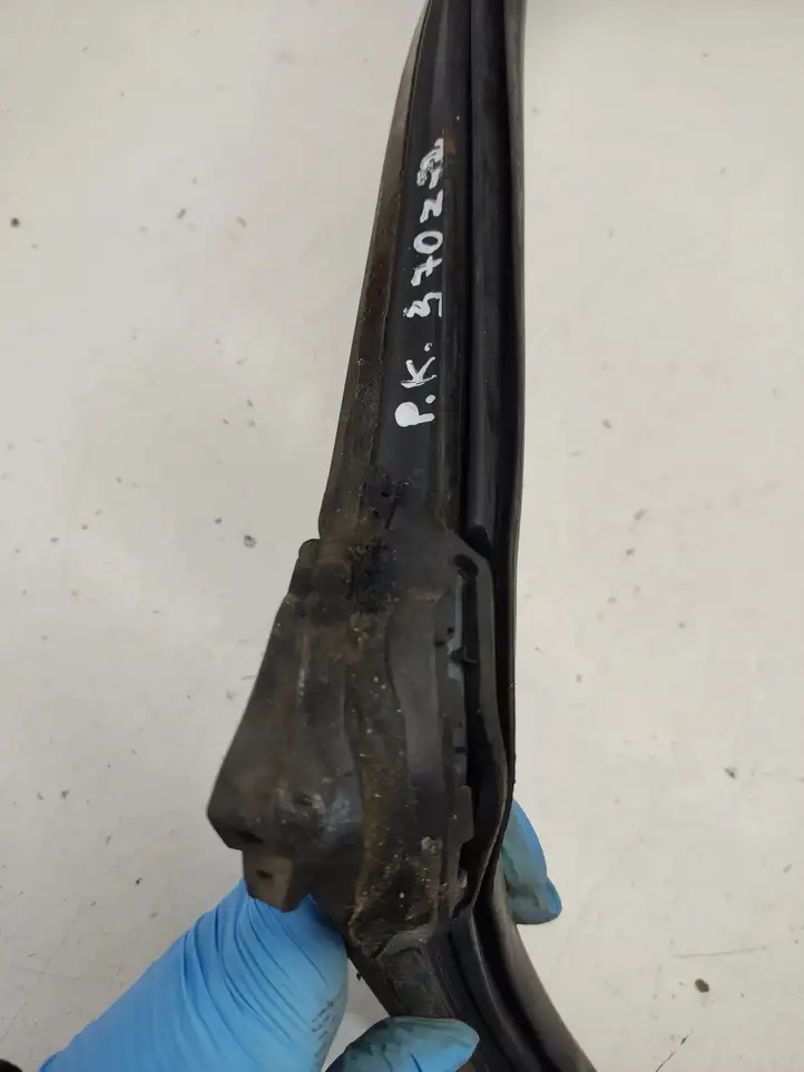 Nissan 370Z (2008 - 2014) 768611EA0A Уплотнитель передней двери — фото 10