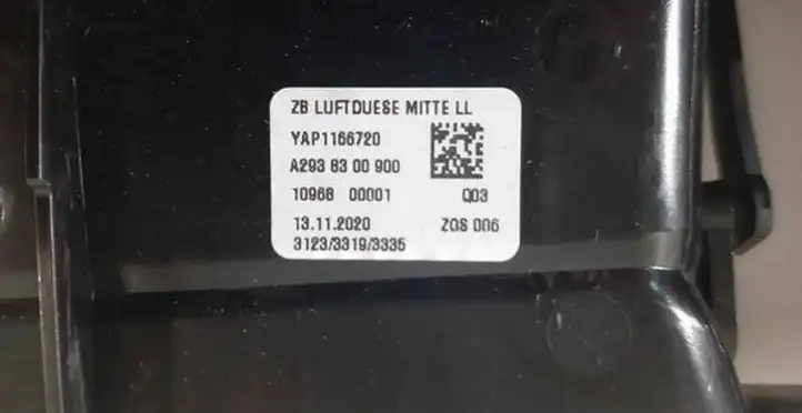 Mercedes-Benz EQC (2018 - ) A2938300900 Центральный воздушный дефлектор — фото 3