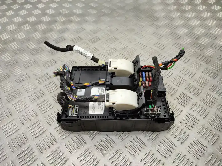 Ford Focus (2019 - )  JX6T15604BJH Ящик предохранителей (комплект)