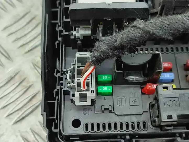 Ford Focus (2019 - )  JX6T15604BJH Ящик предохранителей (комплект)