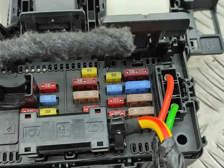 Ford Focus (2019 - )  JX6T15604BJH Ящик предохранителей (комплект)