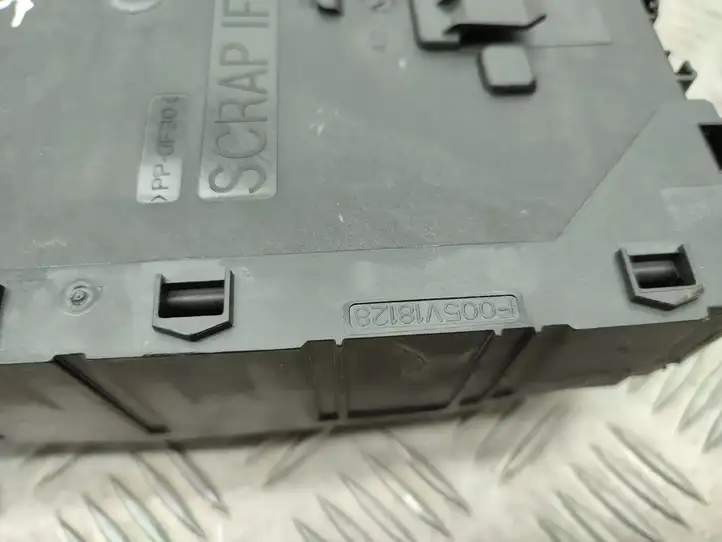 Ford Focus (2019 - )  JX6T15604BJH Ящик предохранителей (комплект)