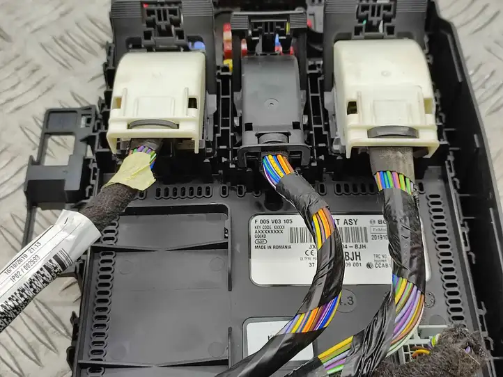 Ford Focus (2019 - )  JX6T15604BJH Ящик предохранителей (комплект)