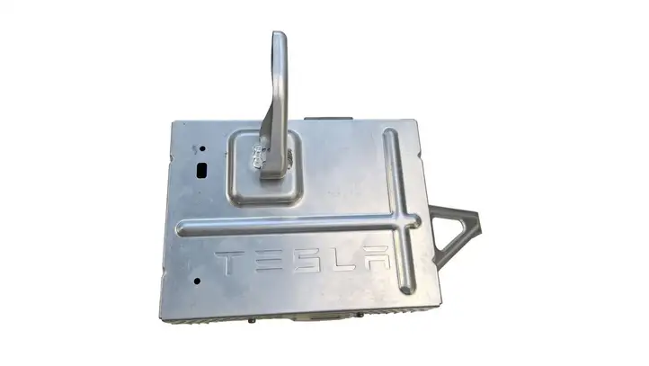 Tesla Model 3 (2017 - 2023) 107974800 Усилитель звука — фото 4