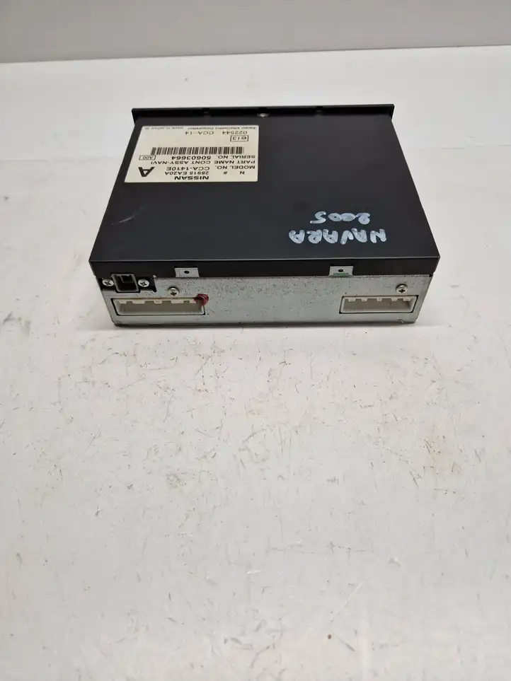 Nissan Navara D40 (2004 - 2015) 25915EA20A CD/DVD чейнджер — фото 4