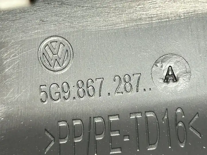 Volkswagen Golf VII (2013 - 2019)  5G9867287A Другая деталь салона