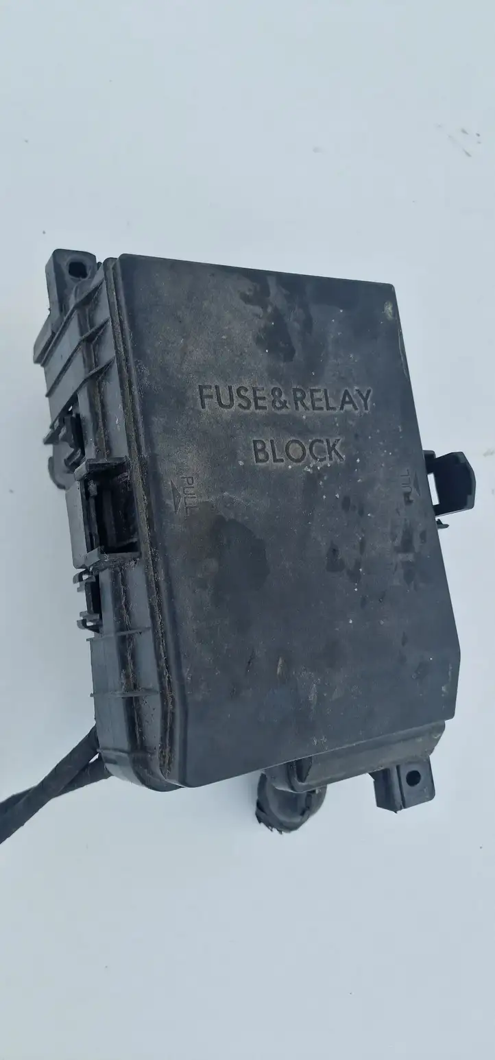 Kia Carens (2006 - 2012)  919501D220 Блок предохранителей