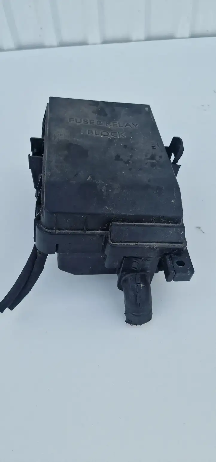 Kia Carens (2006 - 2012)  919501D220 Блок предохранителей