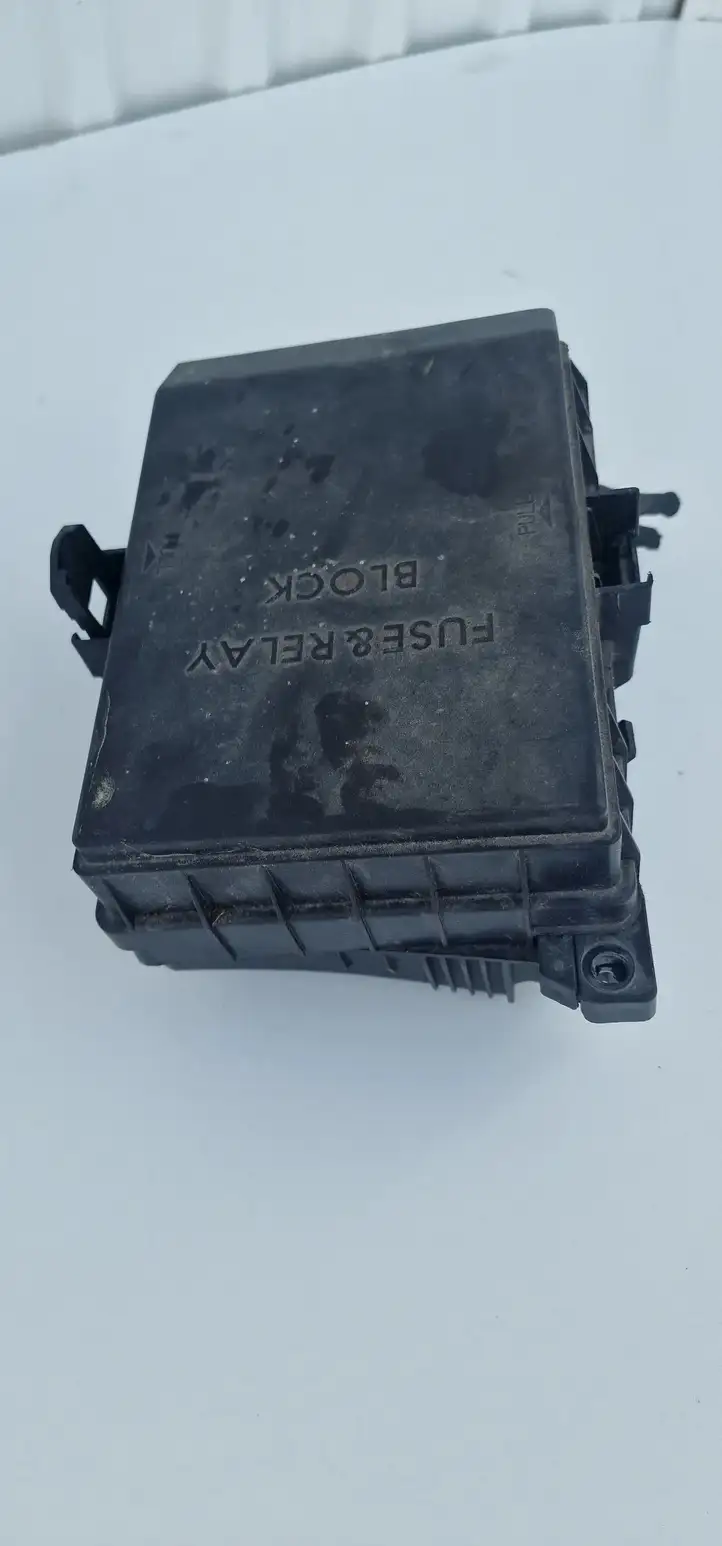 Kia Carens (2006 - 2012)  919501D220 Блок предохранителей