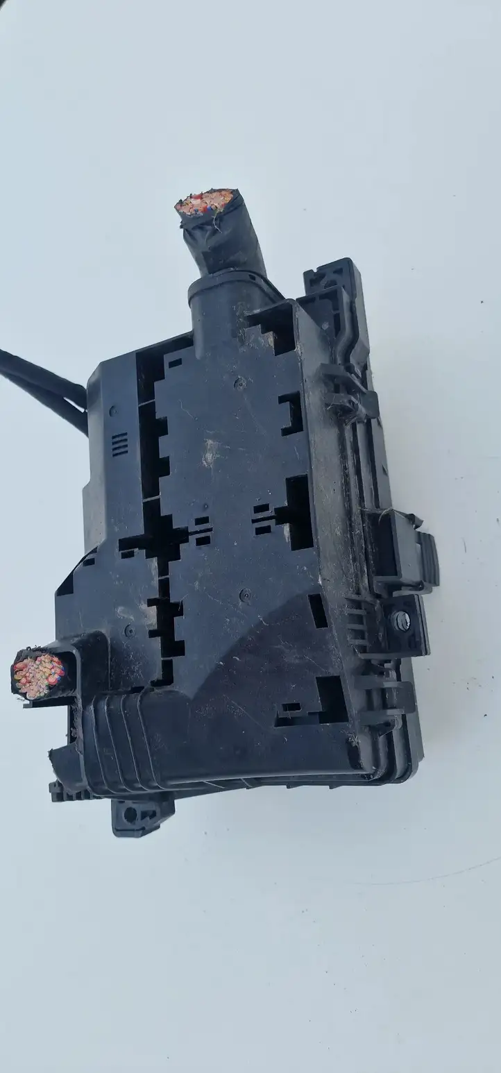 Kia Carens (2006 - 2012)  919501D220 Блок предохранителей