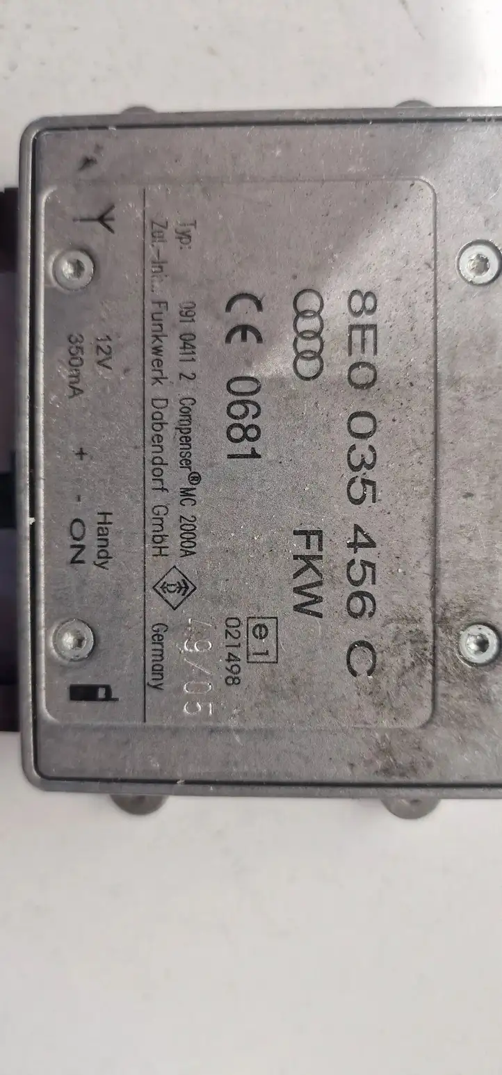 Audi A6 S6 C6 4F (2004 - 2008) 8E0035456C Усилитель антенны — фото 2