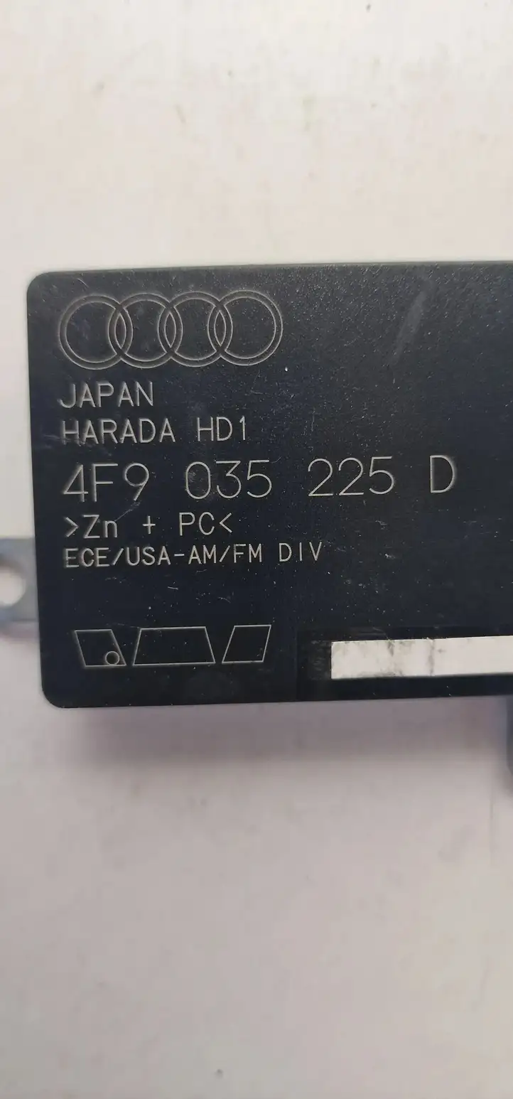 Audi A6 S6 C6 4F (2004 - 2008) 4F9035225D Усилитель антенны — фото 4