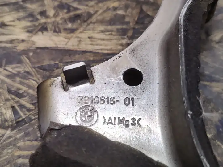 BMW 7 F01 F02 F03 F04 (2008 - 2016)  721961601 Другая деталь отсека двигателя