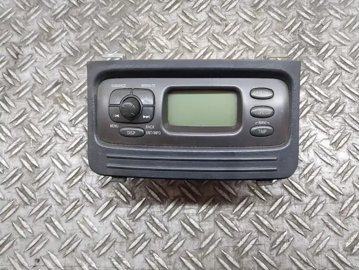 Toyota Yaris Verso (1999 - 2005) Магнитола / мультимедийная система — фото 2