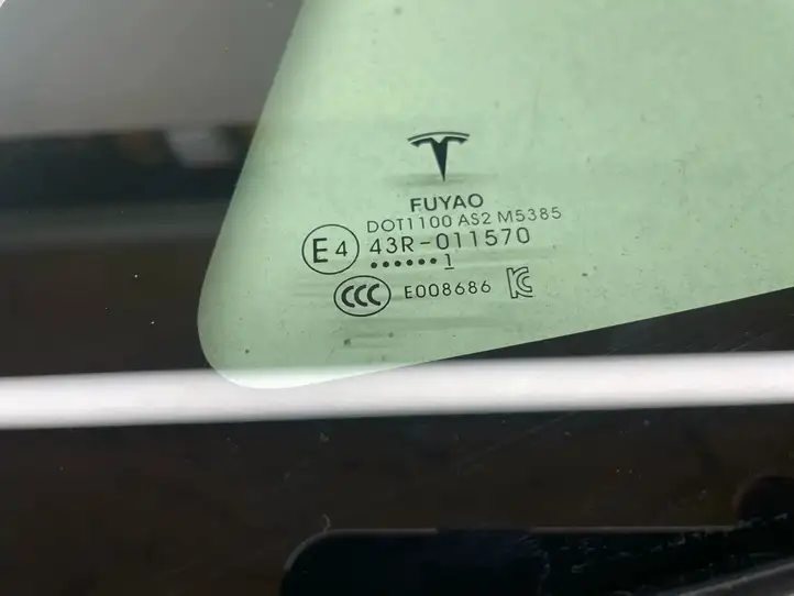 Tesla Model 3 (2017 - 2023) 151497801C Заднее боковое стекло — фото 2