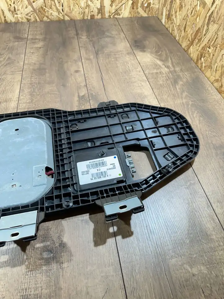 Mercedes-Benz GL X164 (2006 - 2012) A2518202275 Усилитель антенны — фото 3
