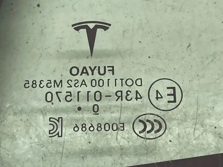 Tesla Model 3 (2017 - 2023) 151497901C Заднее боковое стекло — фото 2