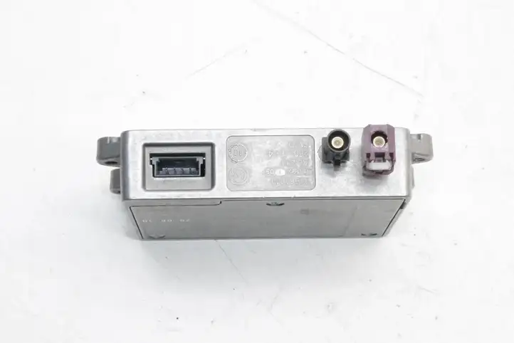 Audi A8 S8 D4 4H (2010 - 2014) 8J0035456A Усилитель антенны — фото 5