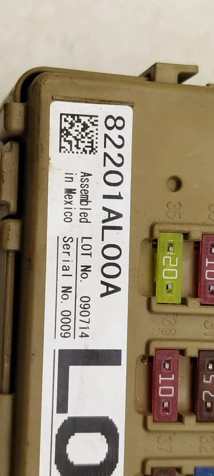 Subaru Outback (BS) (2014 - 2019) 82201AL00A Блок предохранителей — фото 4