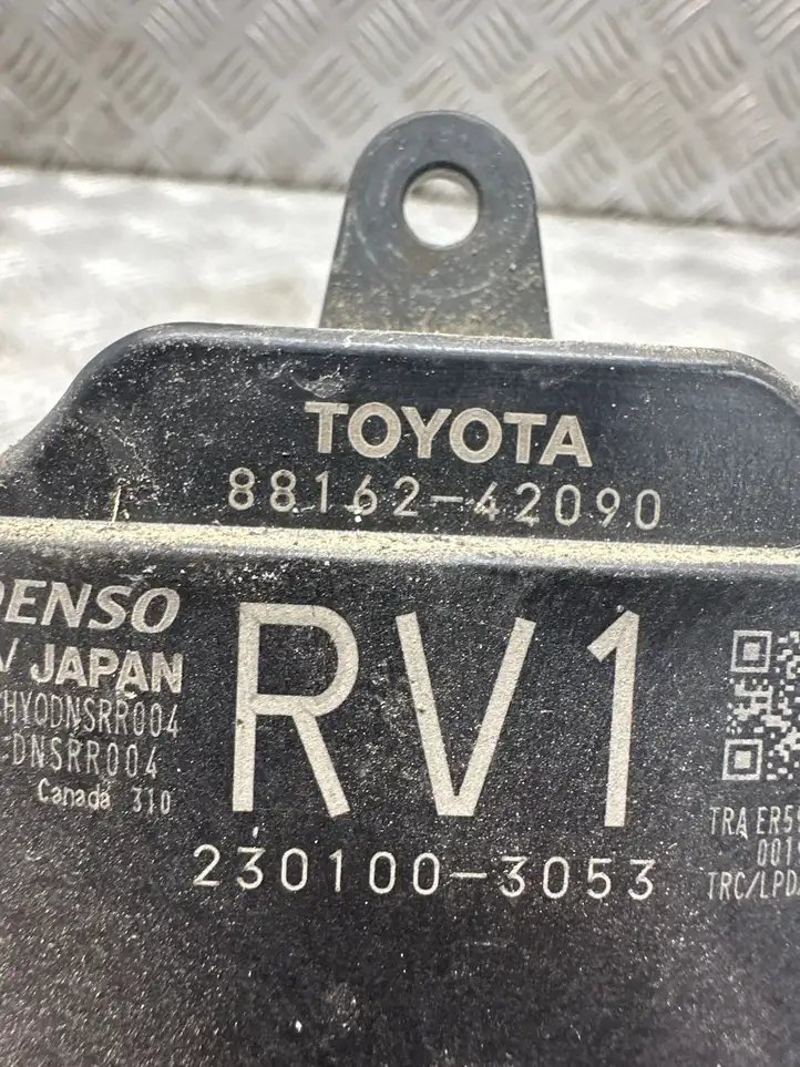 Toyota RAV 4 (XA50) (2018 - ) 8816242090 Радар контроля слепых зон — фото 3