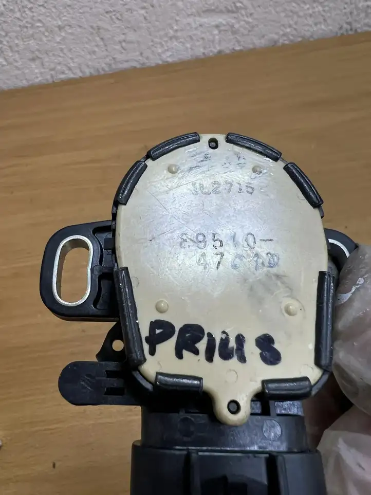 Toyota Prius (XW10) (1997 - 2003) 89510 Датчик педали тормоза — фото 3