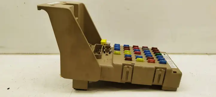 Subaru Legacy (2003 - 2009)  82201AG041 Блок предохранителей