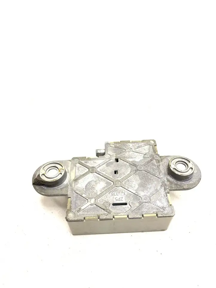 BMW 5 F10 F11 (2009 - 2016) 6935024 Усилитель антенны — фото 4