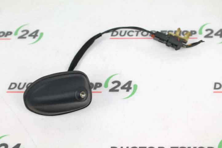 AM5T18828CE Ford C-MAX II Radio antena