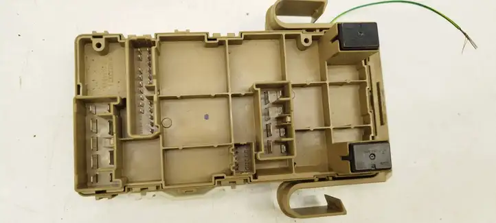 Subaru Outback (2009 - 2014) 82201AJ00A Блок предохранителей — фото 3